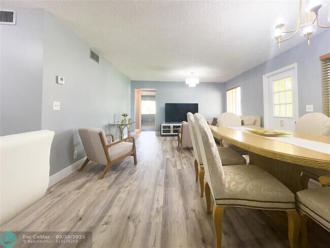Building Photo - 340 Knotty Pine Cir