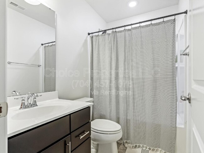 Building Photo - 4027 Zilker Park Dr