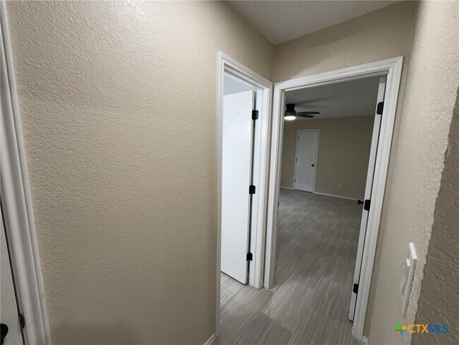 Building Photo - 2611 Littlewood Dr