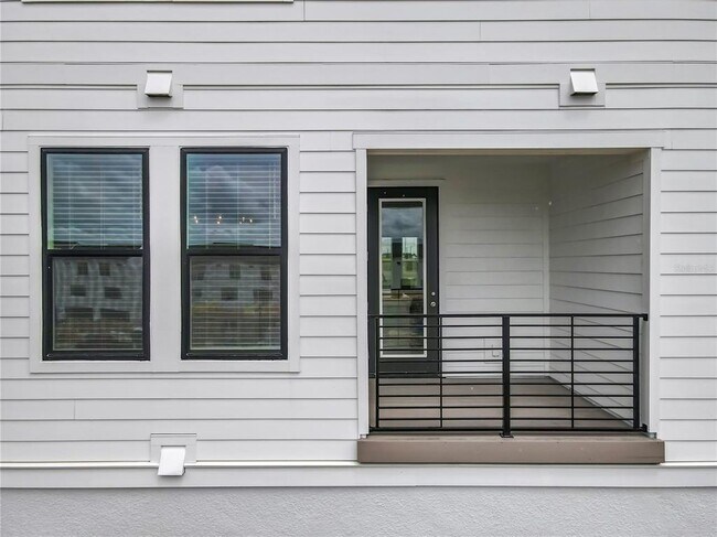 Building Photo - 15465 Hamlin Pk Dr
