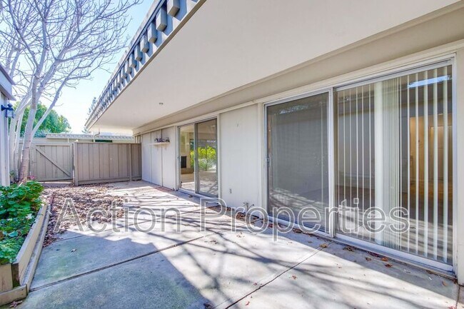Building Photo - 71 Los Altos Square
