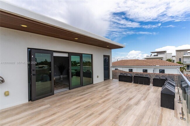 Building Photo - 5601 N Ocean Dr