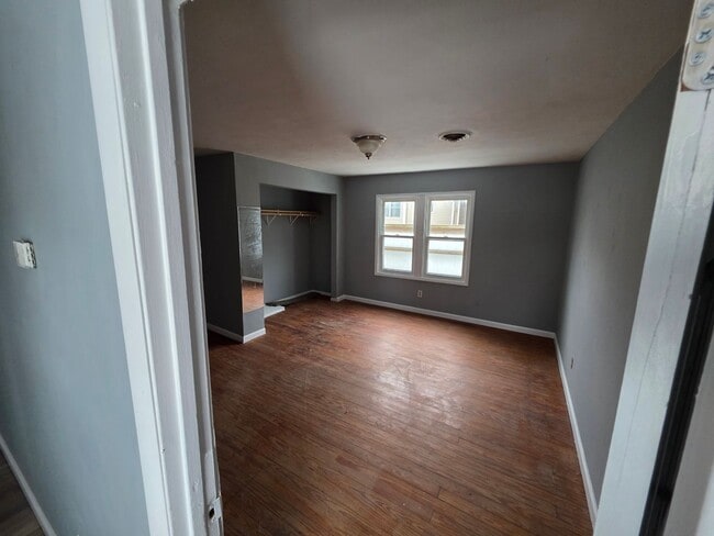 Building Photo - 2 bed, 1 bath in quiet East Alton neighborhood!