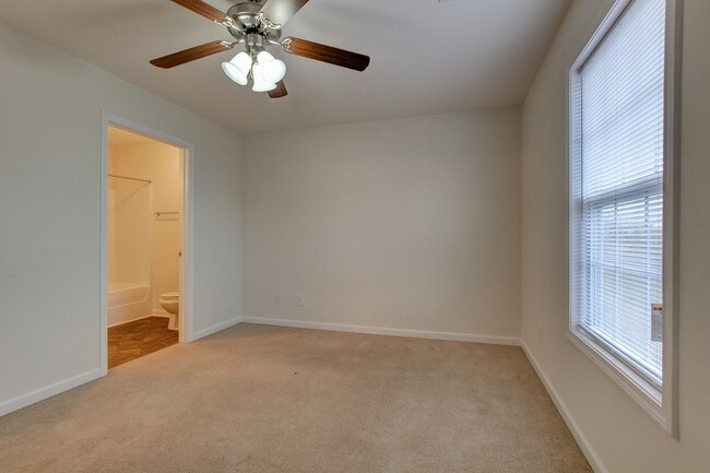 Building Photo - 513 Patriot Park Ct