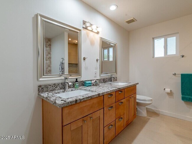 Building Photo - 3302 E Turquoise Ave