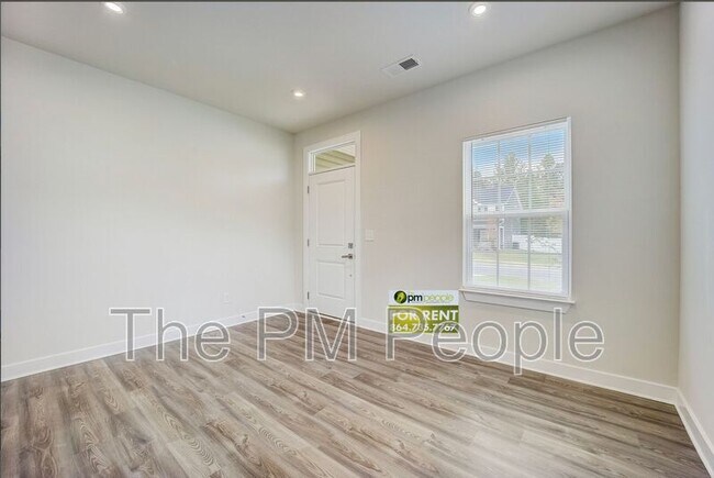 Building Photo - 32 Wiltshire Cir