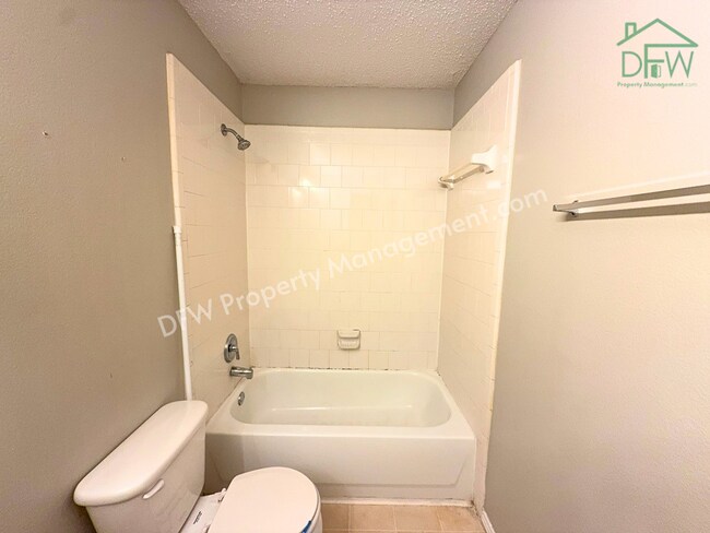 Building Photo - Spacious 5-Bedroom, 3.5-Bathroom Home for Lease in Denton, TX