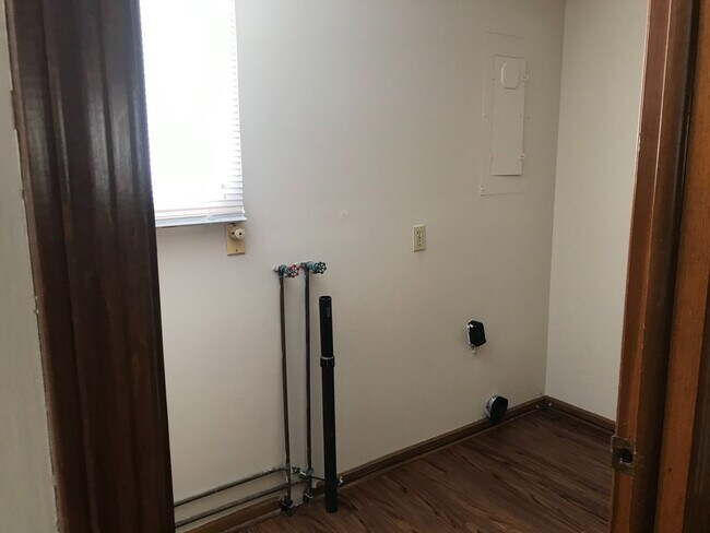 Building Photo - 225- RAVENWOOD