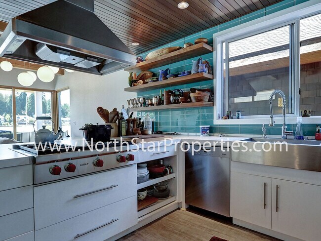 Building Photo - Truly Amazing and Rare Furnished Lake Oswego Cabana.