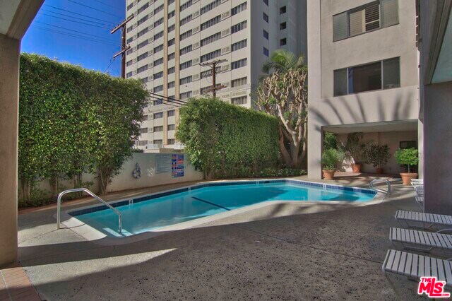 Building Photo - 1118 3rd St