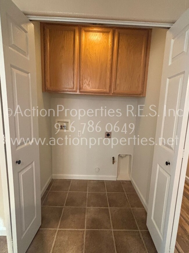 Building Photo - West Roseville LongMeadow 2 Gated, Single ...