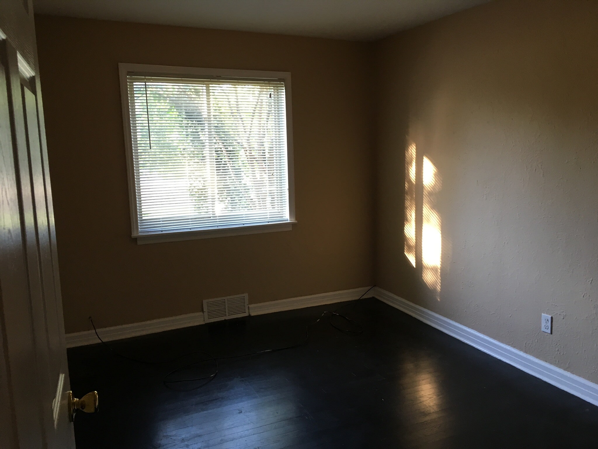 Building Photo - 1201 7th St