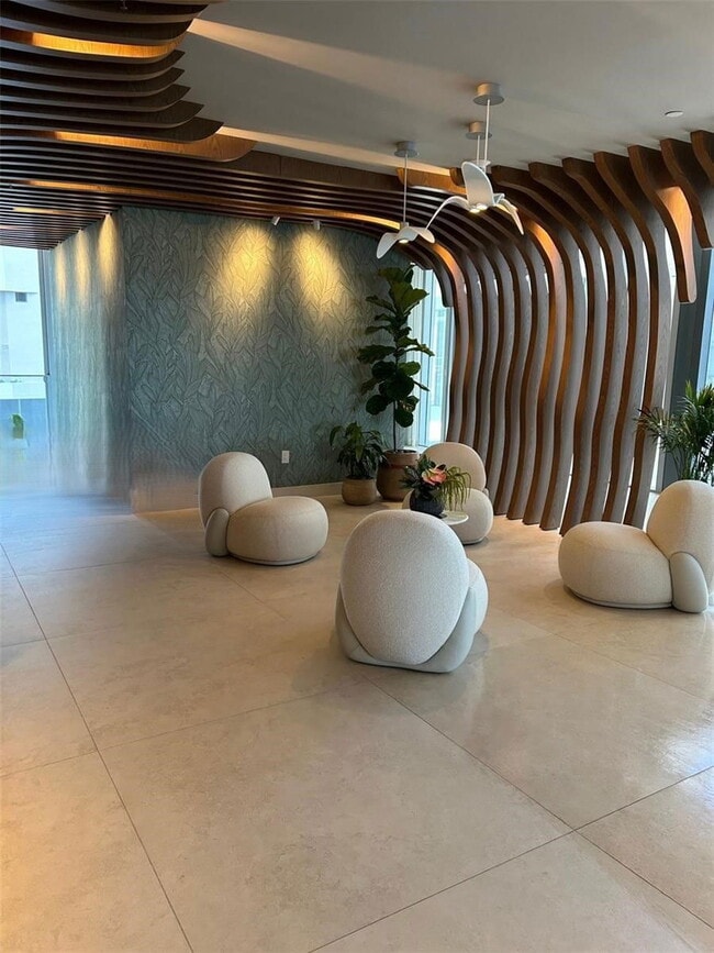 Building Photo - 700 NE 24th St