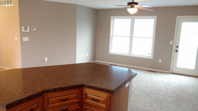 Building Photo - 4 bedroom, 3 bath home on quiet Cul-de-sac...