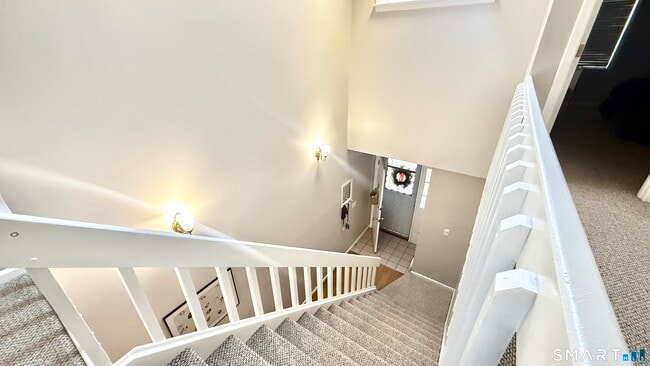 Building Photo - 16 Maple St