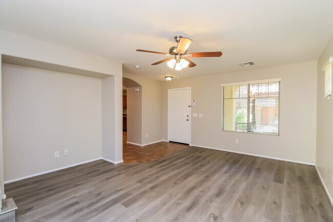 Building Photo - 2456 E Vermont Dr