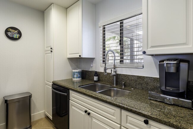 Building Photo - Serene Oasis Condo in Palm Springs