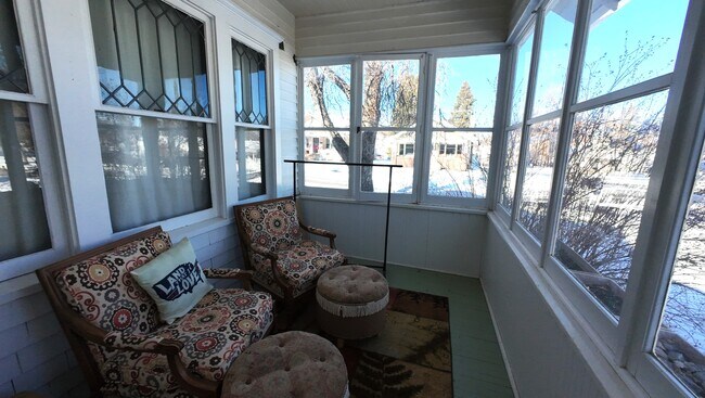 Building Photo - 216 9th Ave N