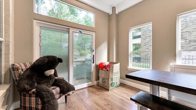 Building Photo - 3 N Fair Manor Cir