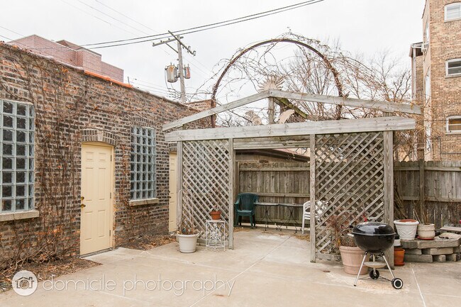 Building Photo - 7440 N Claremont Ave