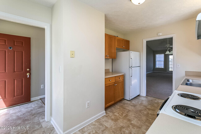 Building Photo - 105 Verona Dr