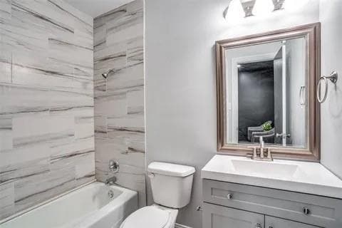 Building Photo - 4031 Port Royal Dr