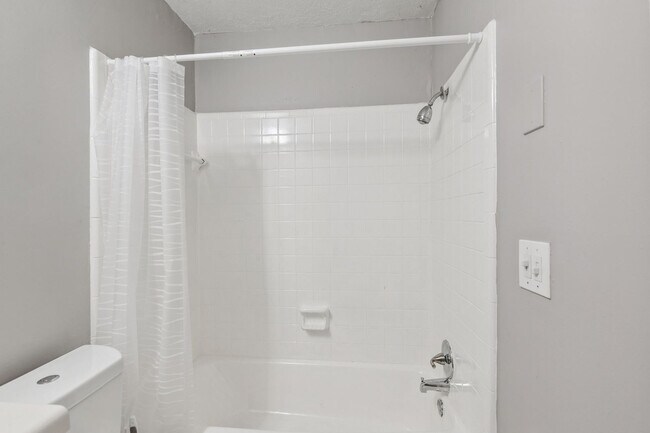 Building Photo - 914 Winthorne Dr