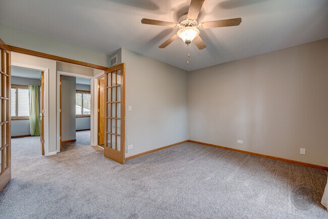 Building Photo - 4 N Birchwood Dr