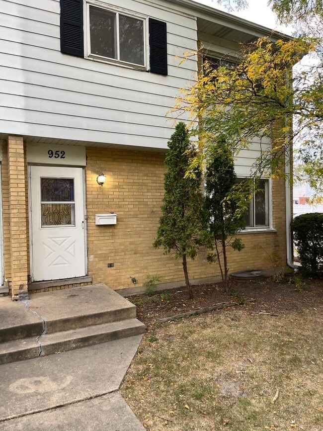 Building Photo - 952 Virginia Ln