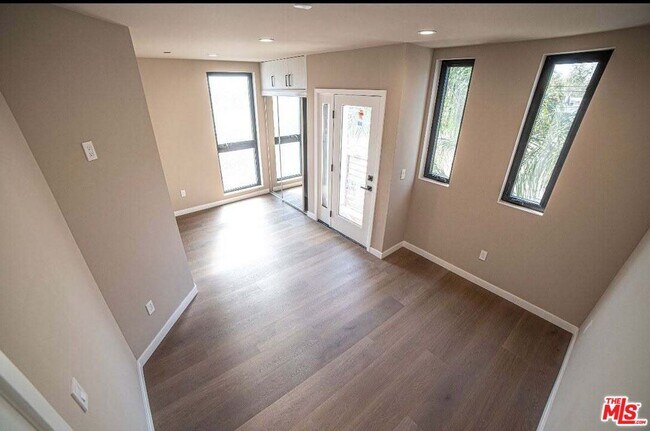 Building Photo - 9904 Laurel Canyon Blvd