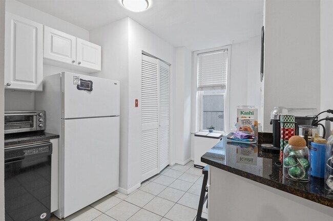 Building Photo - 1038 Willow Ave