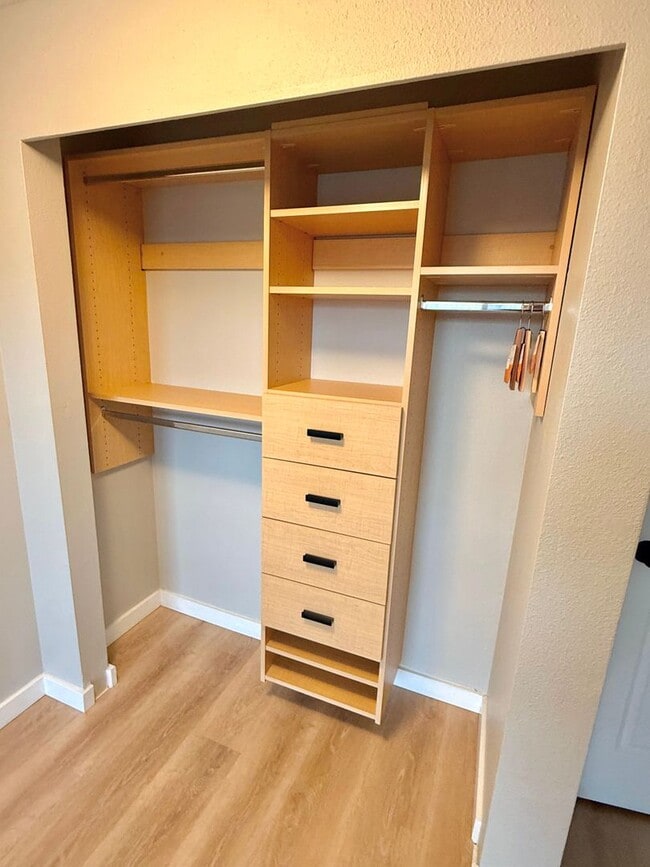 Building Photo - Modern 1-Bedroom Condo in Vibrant Greenwood Neighborhood