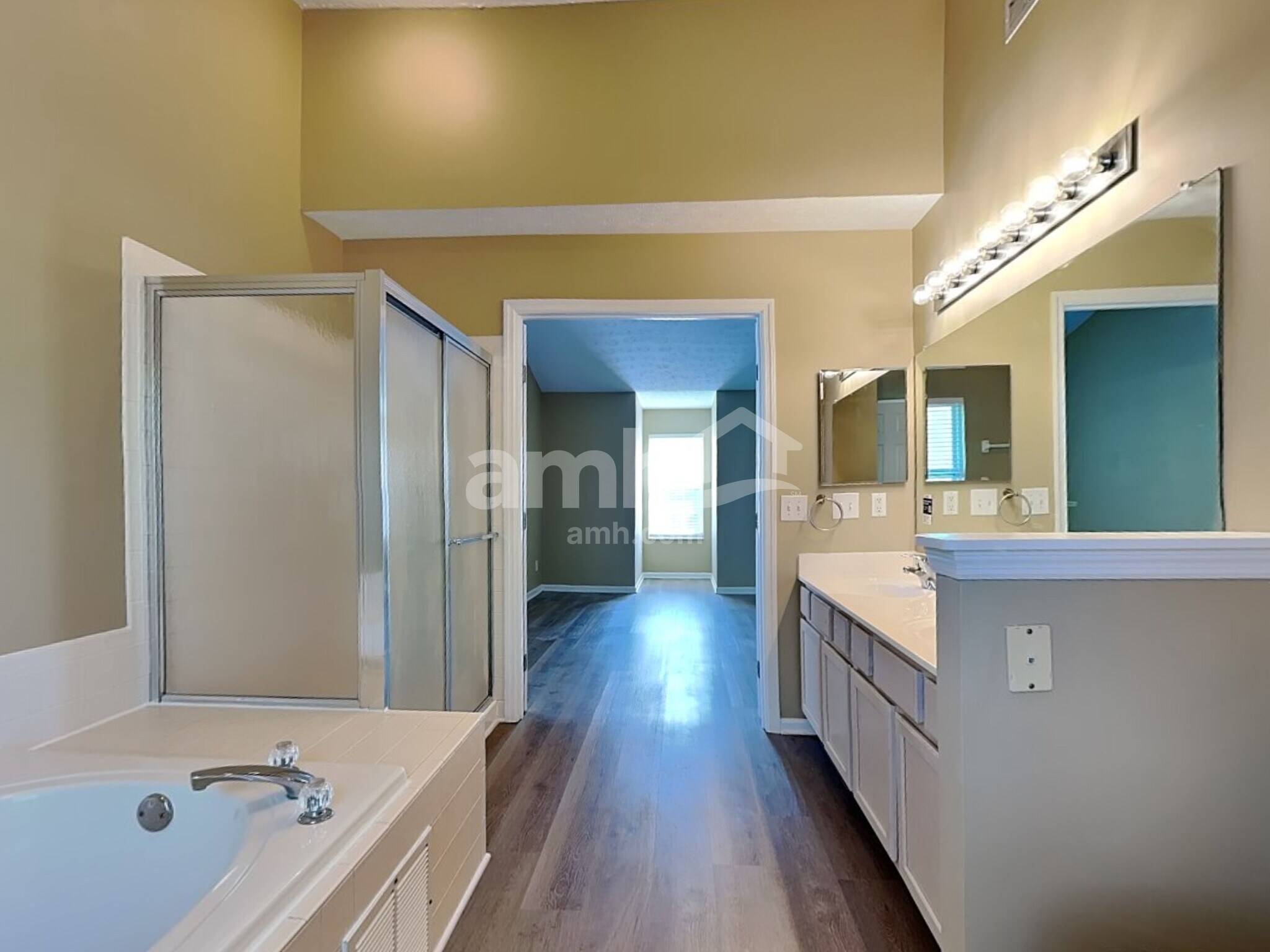 Building Photo - 684 Linden Creek