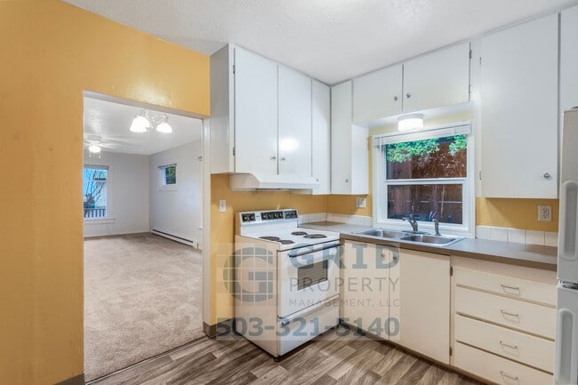 Building Photo - Spacious 4 Bedroom Single Family Home- South East Portland