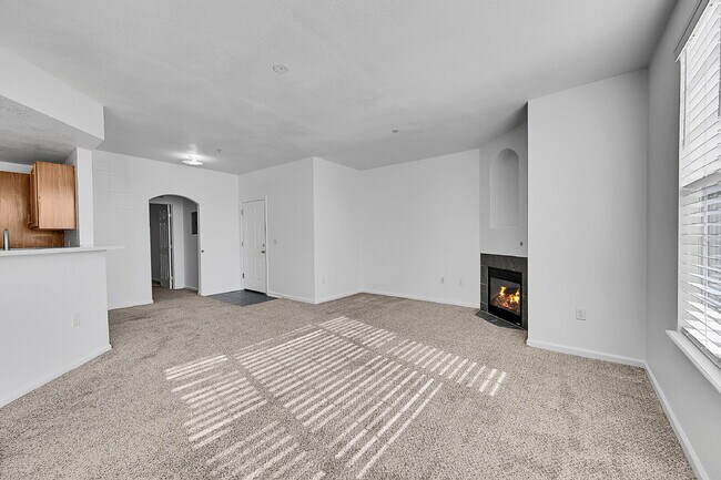 Building Photo - $1,900 - 2 Bed, 2 Bath Condo in Aurora with AC and In Unit Laundry!