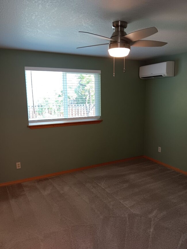 Building Photo - Charming Single-Level Home in Bend’s Mountain View Area