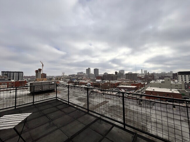 Building Photo - 1800 Central St