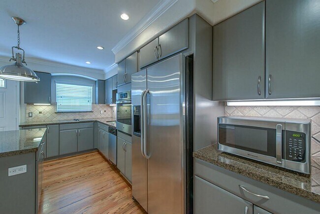 Building Photo - 1449 Heights Blvd