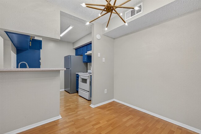 Building Photo - 10555 Turtlewood Ct