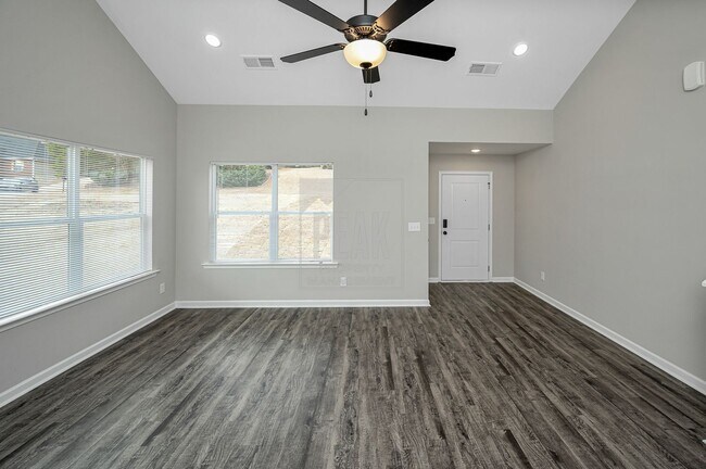 Building Photo - 390 Woodland Cir