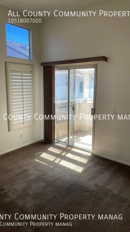 Building Photo - 1042 N Turner Ave