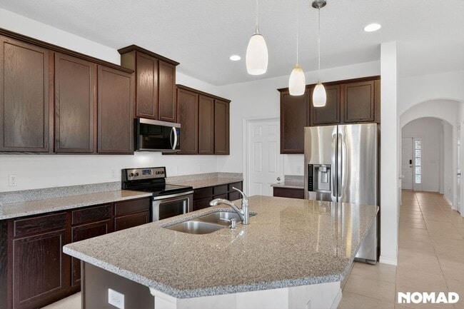 Building Photo - Spacious 4BR House in Orlando