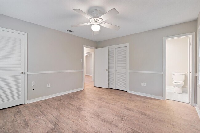 Building Photo - GREAT LOCATION AND MOVE IN READY