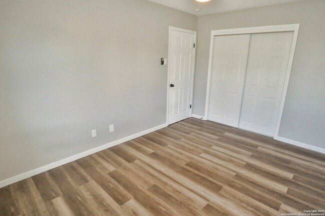 Building Photo - 117 Brettonwood Dr