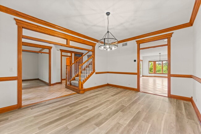 Building Photo - 552 Waters Edge Dr