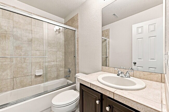 Building Photo - $3,040.95, 6 bed, 4 bath located in Colorado Springs