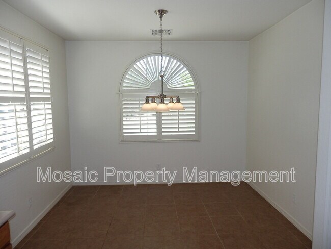 Building Photo - 3721 S Vineyard Ave