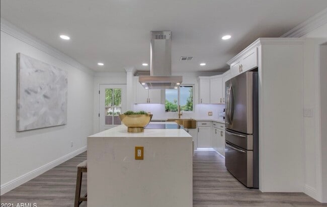 Building Photo - 3502 N Carhill Ave