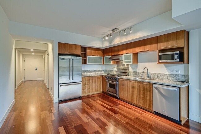 Building Photo - Gorgeous 2 Bed Unit @ The Gallery - Bellto...