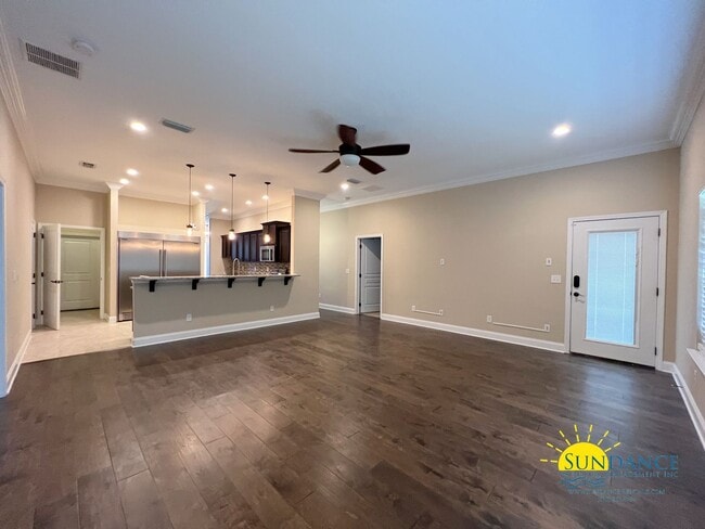Building Photo - Gorgeous 4 Bedroom Home in FWB!
